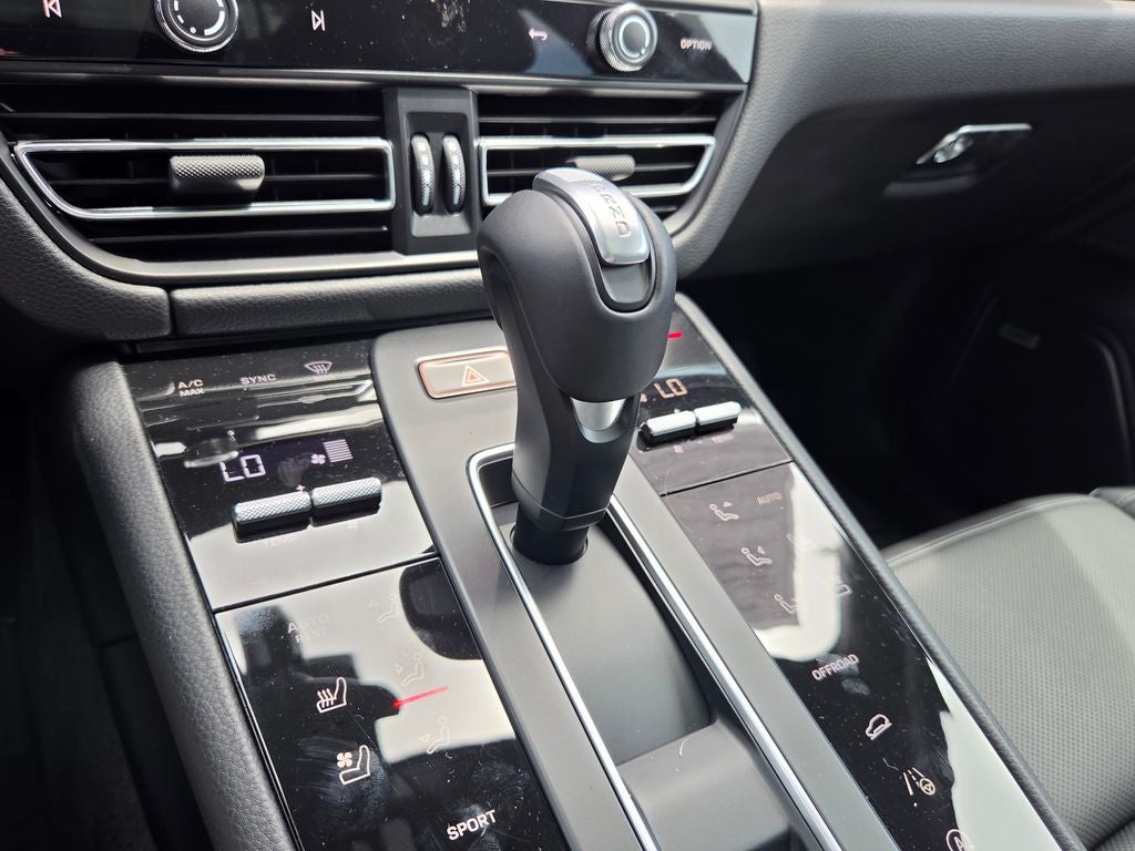 2025 Porsche Macan Base