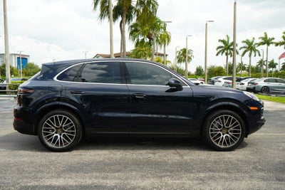 2022 Porsche Cayenne Base