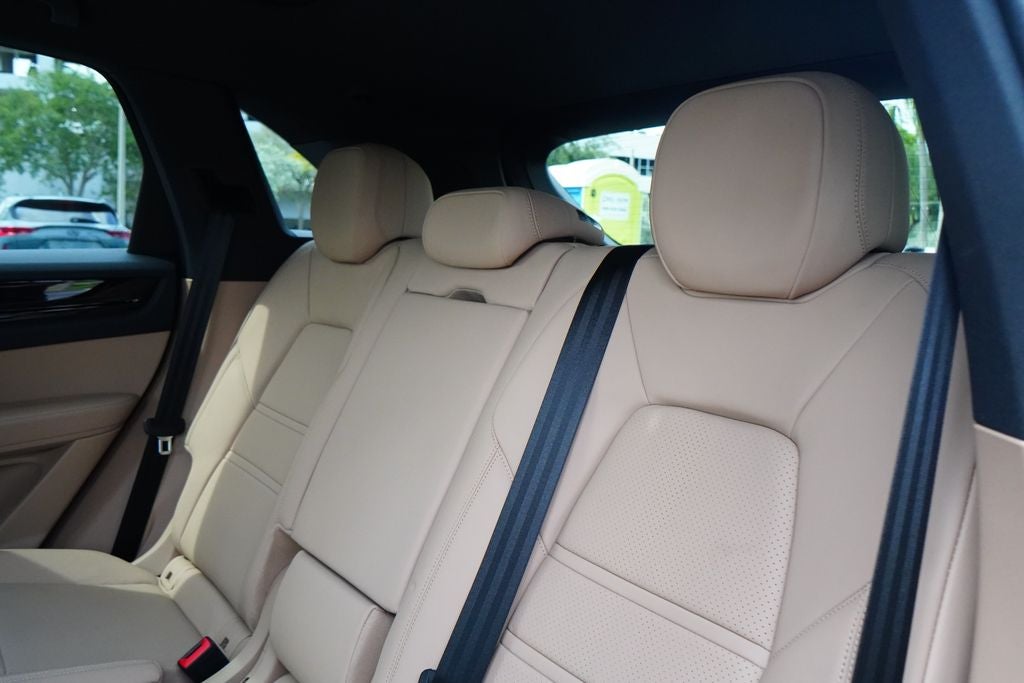 2022 Porsche Cayenne Base