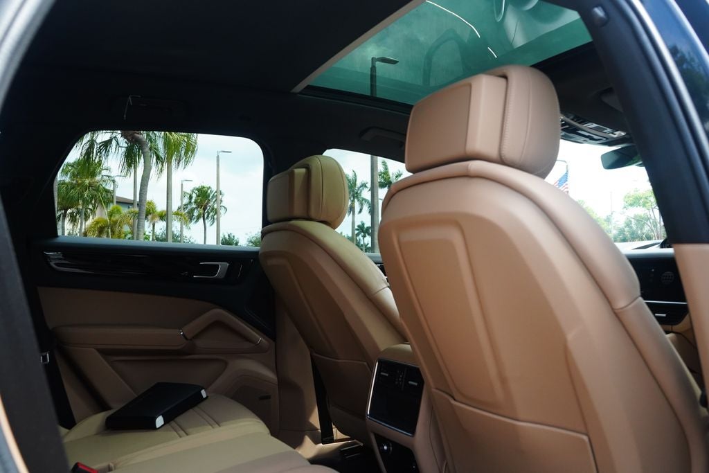 2022 Porsche Cayenne Base