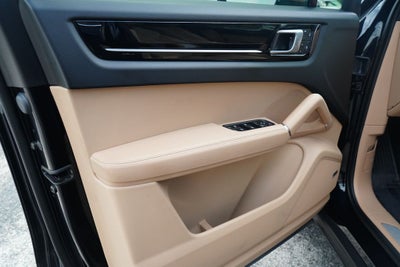 2022 Porsche Cayenne Base