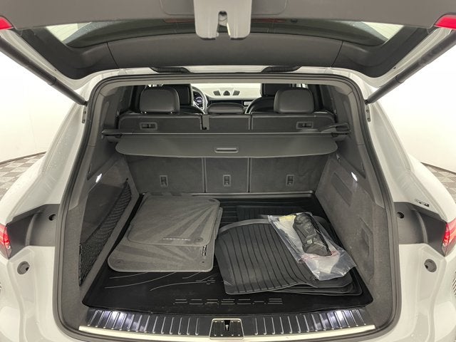 2023 Porsche Cayenne Platinum Edition