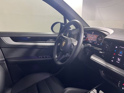 2025 Porsche Cayenne Base