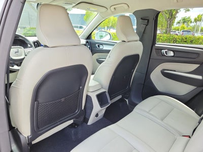2020 Volvo XC40 Momentum