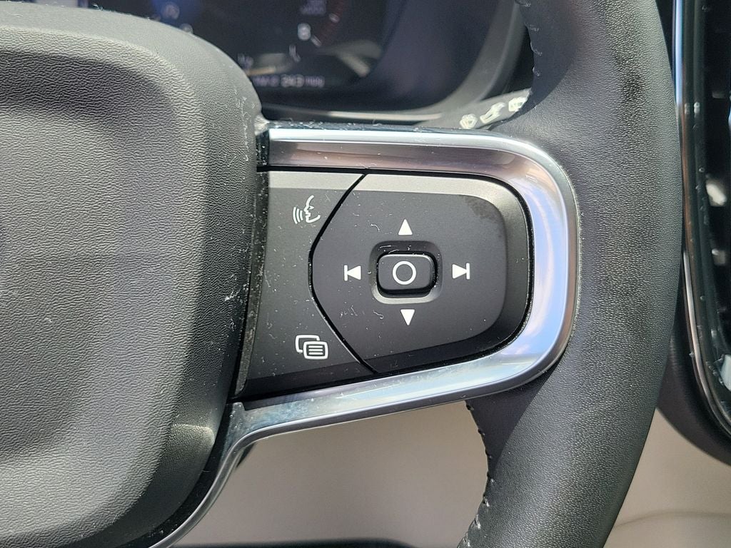 2020 Volvo XC40 Momentum