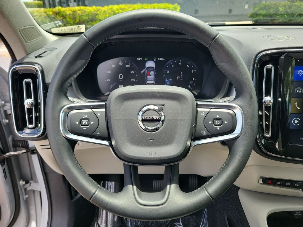 2020 Volvo XC40 Momentum