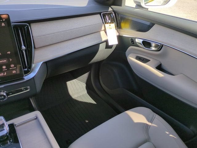 2026 Volvo XC90 Plug-In Hybrid Plus