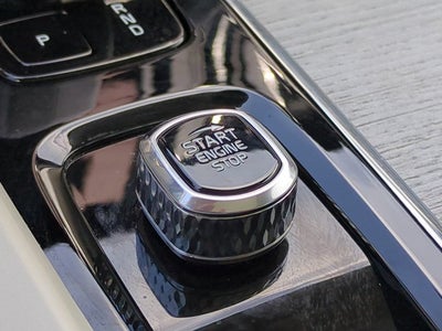 2025 Volvo XC60 Plug-In Hybrid Plus