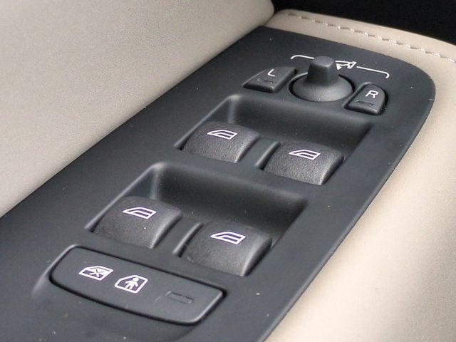2026 Volvo XC60 Plug-In Hybrid Plus