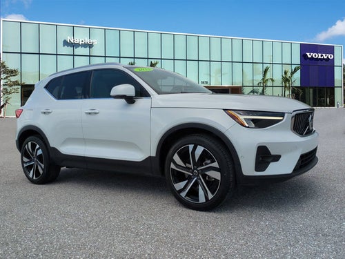 2023 Volvo XC40 Plus Bright Theme