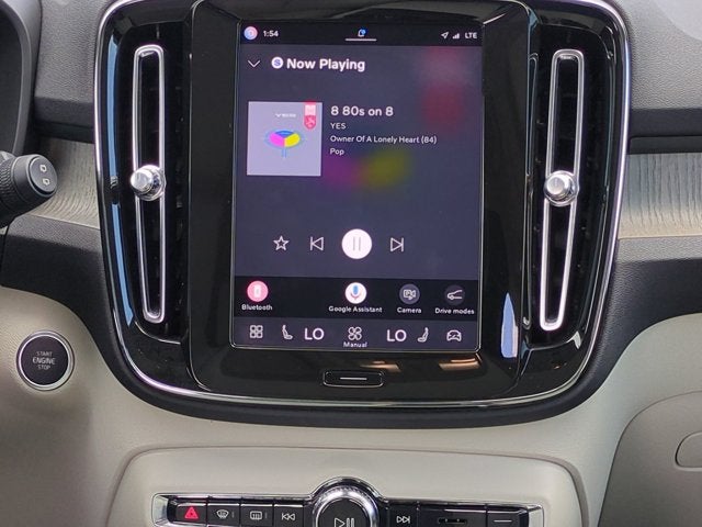 2023 Volvo XC40 Plus Bright Theme