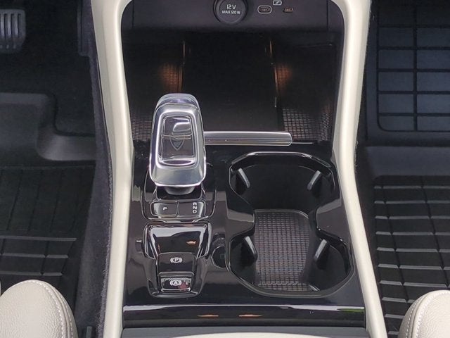 2023 Volvo XC40 Plus Bright Theme