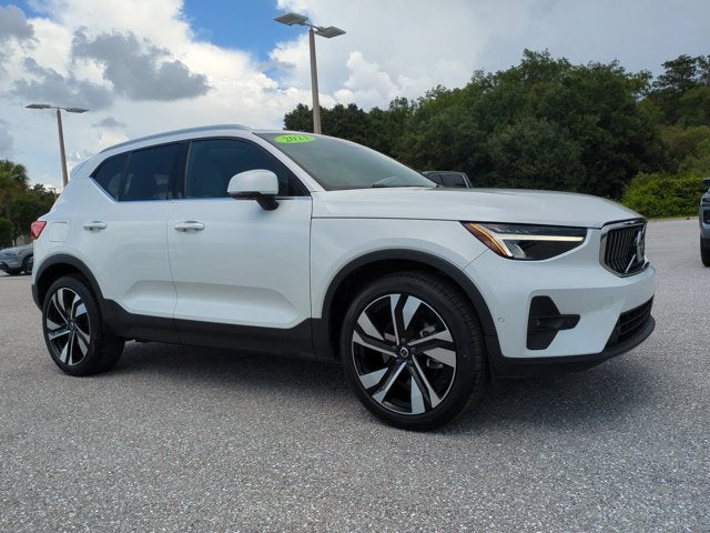 2023 Volvo XC40 Plus Bright Theme