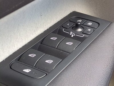 2023 Volvo XC40 Plus Bright Theme