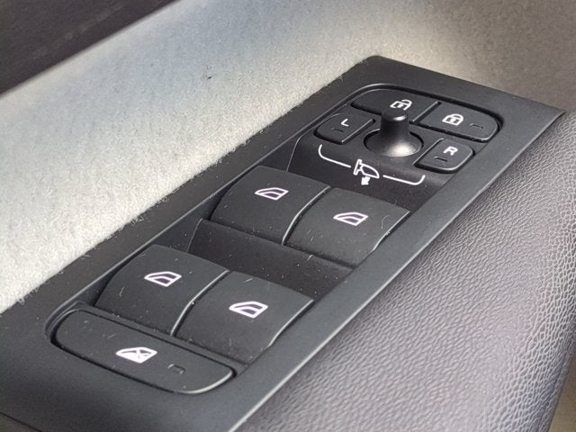 2023 Volvo XC40 Plus Bright Theme