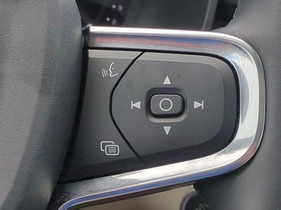2023 Volvo XC40 Plus Bright Theme