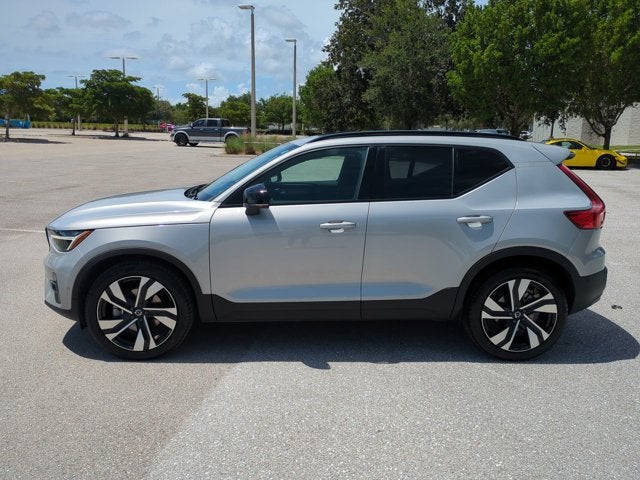 2023 Volvo XC40 Plus Dark Theme