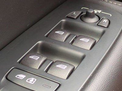 2023 Volvo XC60 Ultimate Bright Theme