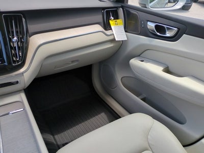 2023 Volvo XC60 Plus Bright Theme