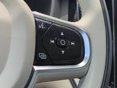 2023 Volvo XC60 Plus Bright Theme