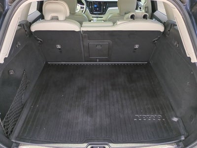 2023 Volvo XC60 Ultimate Bright Theme