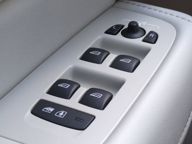 2023 Volvo XC60 Ultimate Bright Theme