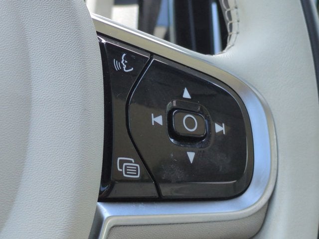 2023 Volvo XC60 Ultimate Bright Theme