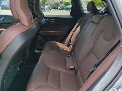 2023 Volvo XC60 Plus Bright Theme