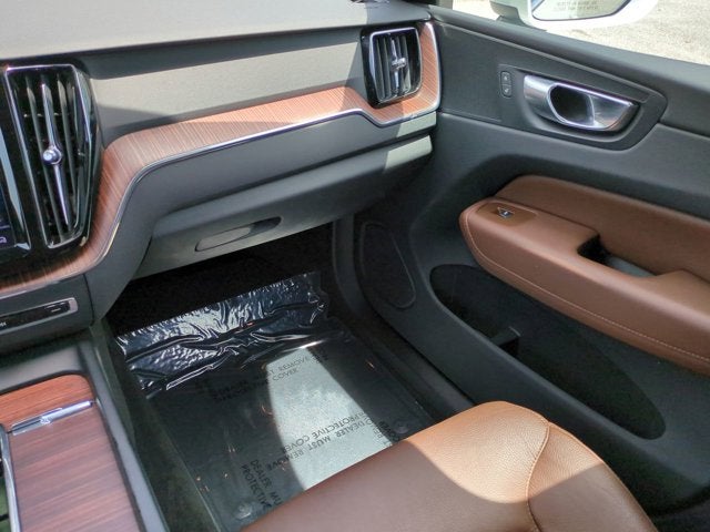 2023 Volvo XC60 Plus Bright Theme