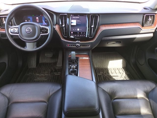 2023 Volvo XC60 Plus Bright Theme