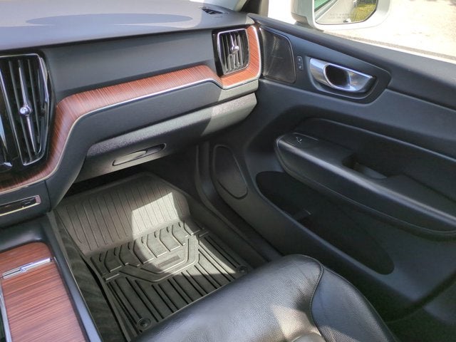 2023 Volvo XC60 Plus Bright Theme
