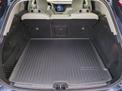 2023 Volvo XC60 Ultimate Bright Theme