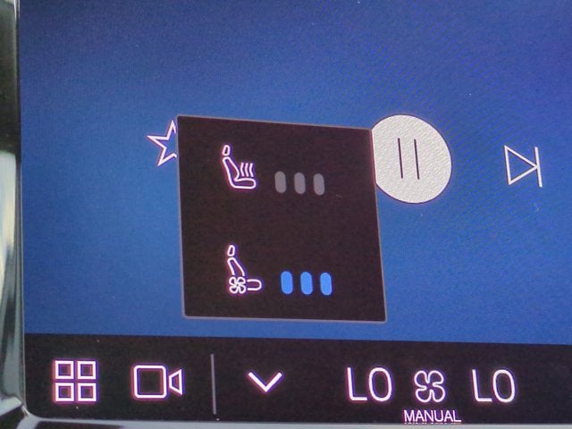 2023 Volvo XC60 Ultimate Bright Theme