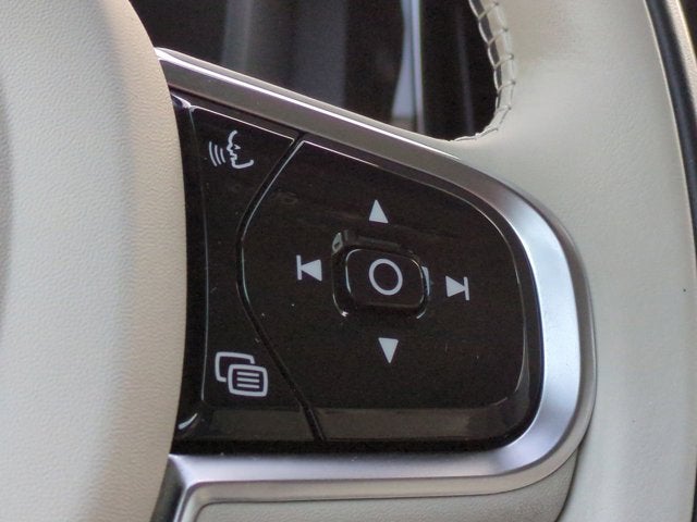 2023 Volvo XC60 Ultimate Bright Theme