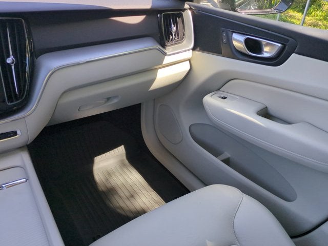 2024 Volvo XC60 Core Dark Theme