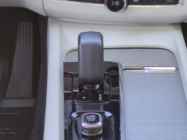 2023 Volvo XC60 Plus Dark Theme