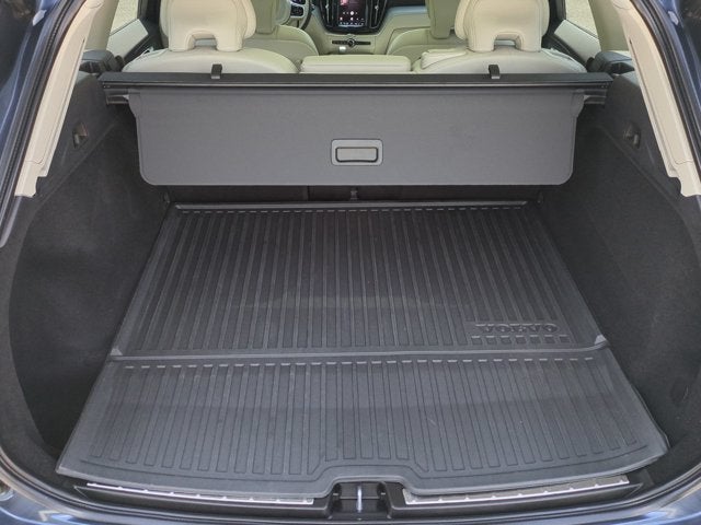 2024 Volvo XC60 Plus Dark Theme