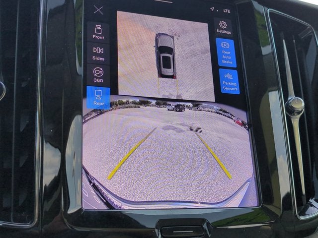 2024 Volvo XC60 Plus Dark Theme