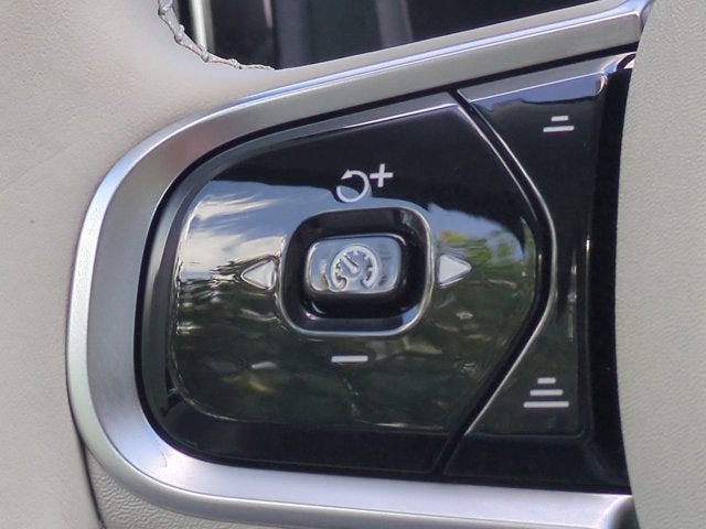 2024 Volvo XC60 Plus Dark Theme
