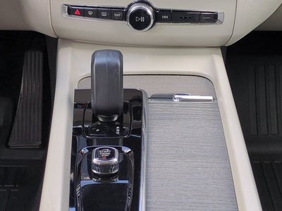 2024 Volvo XC60 Plus Dark Theme