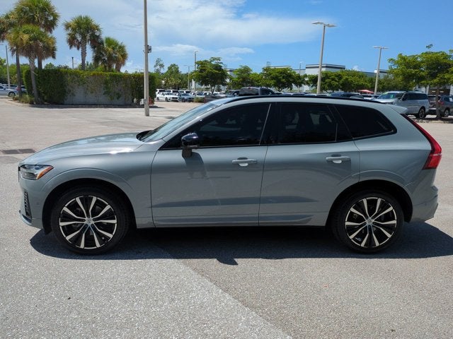 2024 Volvo XC60 Plus Dark Theme