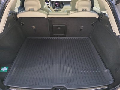 2024 Volvo XC60 Plus Dark Theme