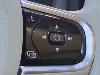 2024 Volvo XC60 Plus Dark Theme