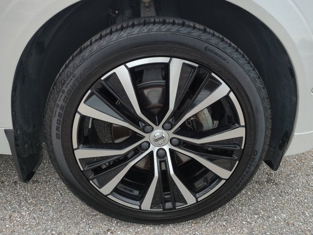 2023 Volvo XC60 Plus Dark Theme