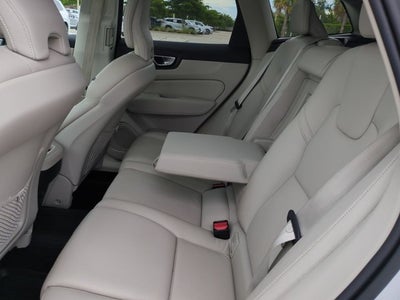 2023 Volvo XC60 Plus Dark Theme