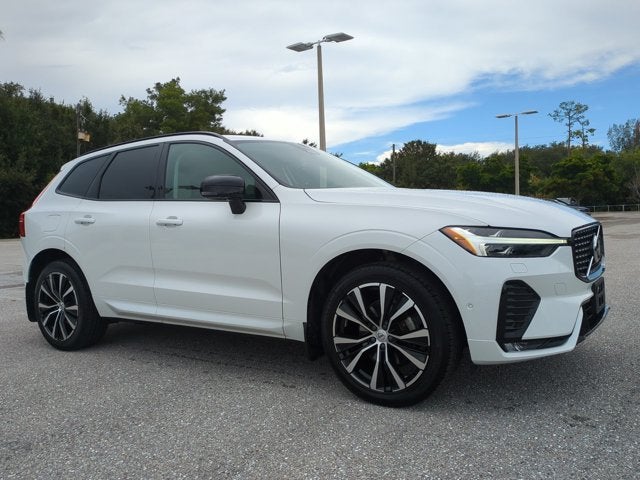 2023 Volvo XC60 Plus Dark Theme