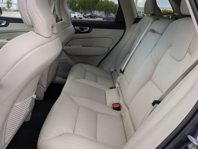 2023 Volvo XC60 Plus Dark Theme