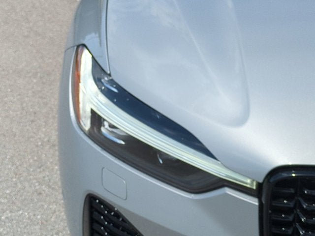 2023 Volvo XC60 Plus Dark Theme