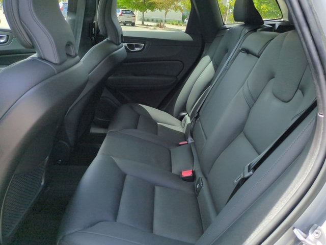 2023 Volvo XC60 Plus Dark Theme