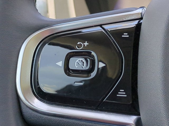 2023 Volvo XC60 Plus Dark Theme